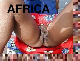 Je Surprend et Filme à la Plage Une Jeune Africaine Sans Culotte