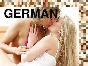 lesbisk, tenåring, tysk, fingret, strømper-stockings, blond, små-pupper