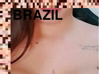 Linda caiu no Pornhub Brasil implorando para chupar os peitos