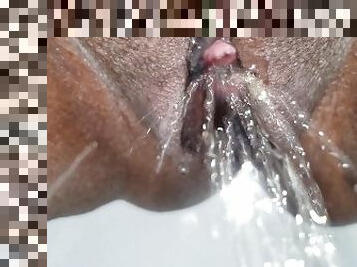 mandi, kencing, alat-kelamin-wanita, muncrat, amateur, perempuan-afrika, interracial, hitam, mandi-shower