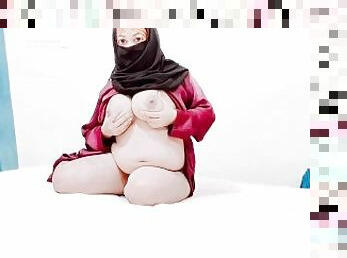 Arab Niqab Queen Showing Big Tits