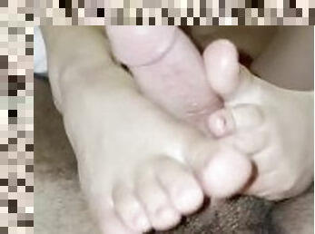 HOT FOOTJOB