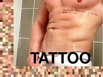 kąpiel, ogromny-kutas, gej, prysznic, solo, umięśnione, mokre, tatuaże, kutas