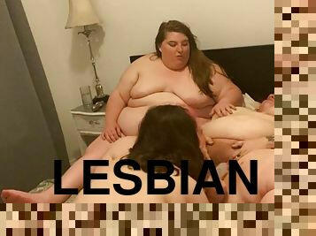 Kinky BBWs lesbian threesome sex