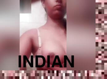 Exclusive- Sexy Look Indian Girl Showing Her Boobs On Video Cal