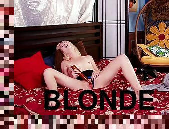 jouet, blonde, solo