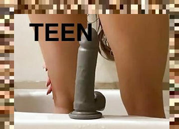 Hot teen squirting in bathtub riding dildo