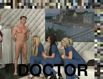 enfermera, doctor, mujer-vestida-hombre-desnudo, cuarteto