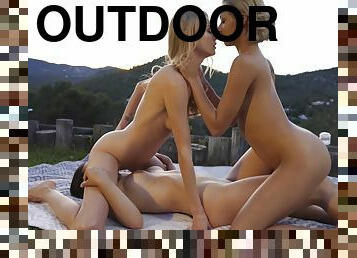 Veronica Leal, Nancy A & Ginebra Bellucci make love outdoors