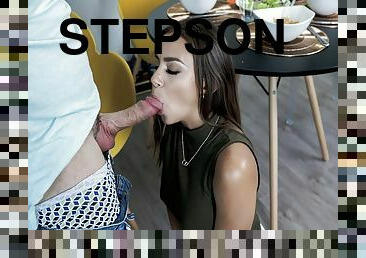 Havana Bleu blowing stepsons teenie meat