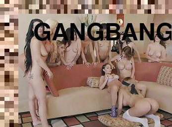 gwiazda-porno, gangbang, całowanie, pierdolenie, dzikie