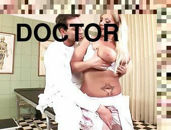 cynthia flowers fucks with horny doctor