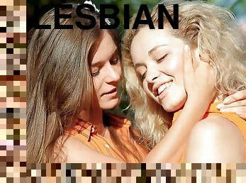 мила, лесбіянка-lesbian, підліток, гарненька, красуня, дивовижна, еротична, маленькі-цицьки