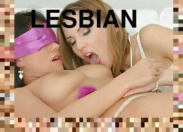 lesbo-lesbian, pornotähti, sormettaminen, blondi, pervo, suloinen