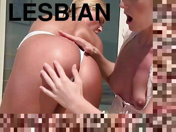 Pussy fingering lesbos