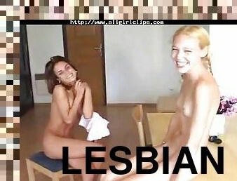 Lesbians Cum Hard With Fisting