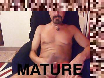 Mature jerkoff