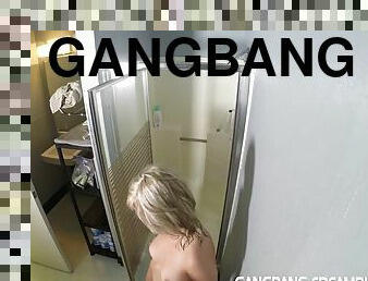 bañando, tetas-grandes, gangbang, rubia, ducha