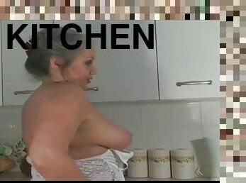 Old l spreads her cunt wide open in the kitchen