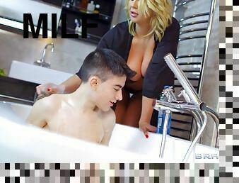 Leigh darby washing jordi's body, never forgetting about his cock