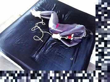 Selfbondage hogtie witih ice lock release shiny crossdress