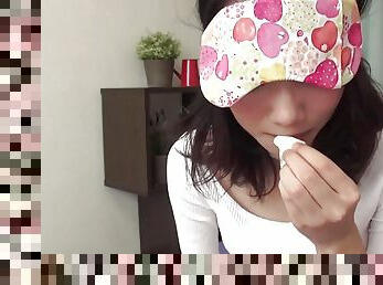 If she can guess all the contents of her mouth while blindfolded, she wins a prize! Ryoko (23)