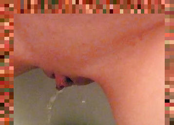 bañando, meando, coño-pussy, babes, bragas, ducha, a-solas, afeitada, tetitas