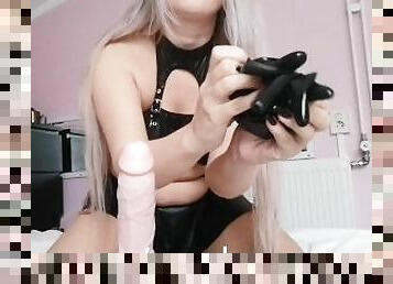 isot-tissit, lelu, pornotähti, käsihomma, bdsm, pov, blondi, dildo, fetissi, lateksi