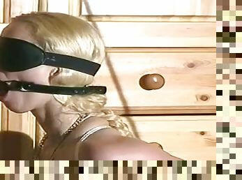 bdsm, blond, söt-sweet, latex, gagging, bondage, utnyttjad, ögonbindel, höga-klackar, maskiner-mask