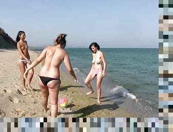 nudisti, u-javnosti, pička-pussy, plaža, u-troje, prirodno, bikini, obrijani