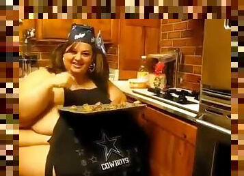 Ssbbw goddess patty cooking