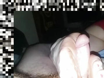 The sexy reverse footjob makes me explode!