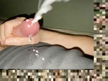 21 y.o ME HUGE CUMSHOT