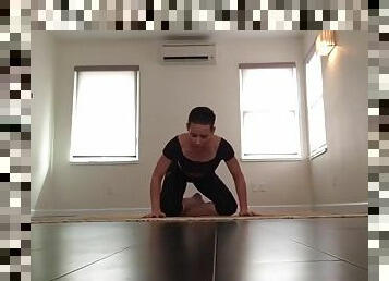 Evangeline Lilly doing her yoga workout