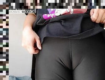 In my office my pussy shows camel toe / Niedliche Muschi wird Kamelfu, Leggings