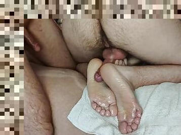 amateur, ejaculation-sur-le-corps, gay, pieds, ejaculation, italien, branlette-avec-les-pieds