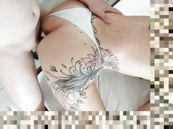 Coroa de bunda grande com tatuagem lyne858