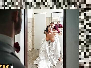 VIP4K. Being locked in the bathroom, sexy bride doesnt lose time and seduces random guy