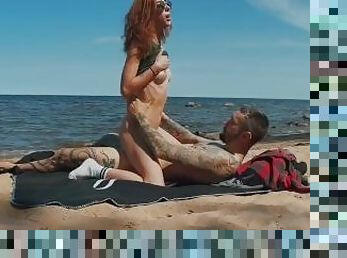 Extreme sex on the city beach????????