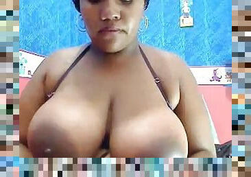 Hot Busty Black Slut Plays On Cam