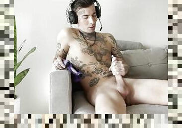 Hot tattooed gamer bf gets horny during game