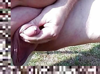 masturbation, en-plein-air, pisser, public, amateur, mature, ejaculation-sur-le-corps, énorme-bite, massage, joufflue