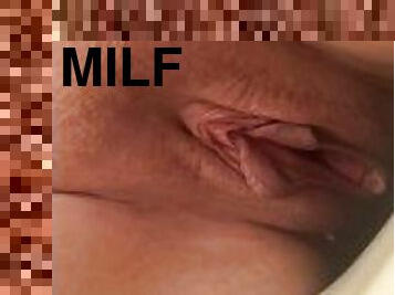 gros-nichons, grosse, pisser, public, chatte-pussy, amateur, milf, hardcore, belle-femme-ronde, joufflue