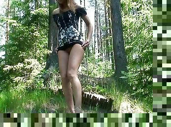 A good piss in the woods with a beauty