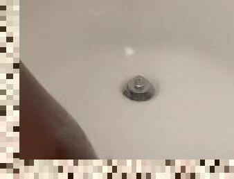 Amateur shower masturbation / faucet fuck