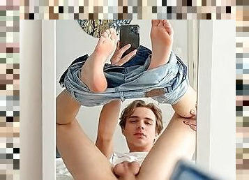 Tom a young French twink shows us his ass and feet and lets go of a huge cumshot