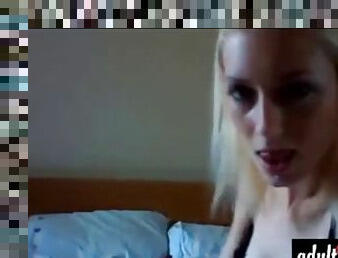 Slim blonde babe pussy dance on cam-adultxcam.com