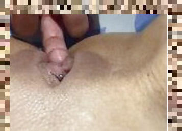 clitoris-bagian-atas-vagina-paling-sensitif, mastubasi, vagina-pussy, amatir, lesbian-lesbian, latina, pijat, permainan-jari, pacar-perempuan, ditindik