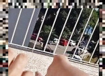 Masturbation sur la terrasse