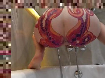 Housewife with octopus tattooed ass pisses in a bathroom back view